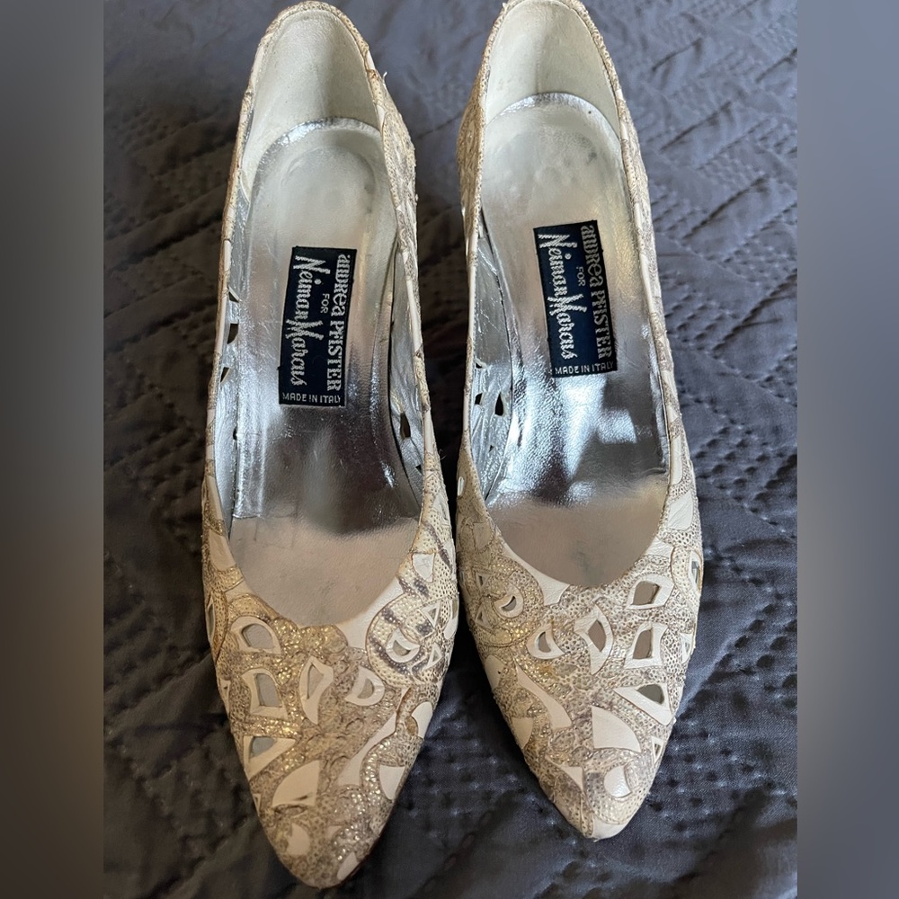 Andrea Pfister | Vintage | White / Silver / Coloring | Open Hole Pattern